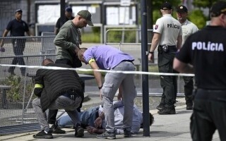 Президент правительства Словакии выжил после попытки убийства